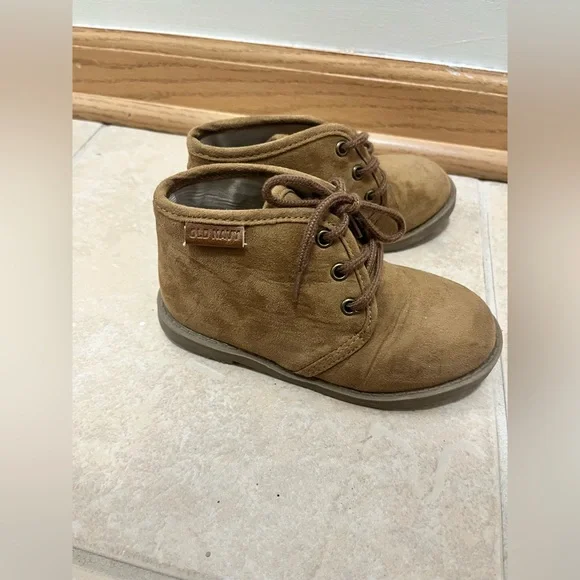 Old Navy Sueded Desert Boots For Toddler - Picture 5 of 10